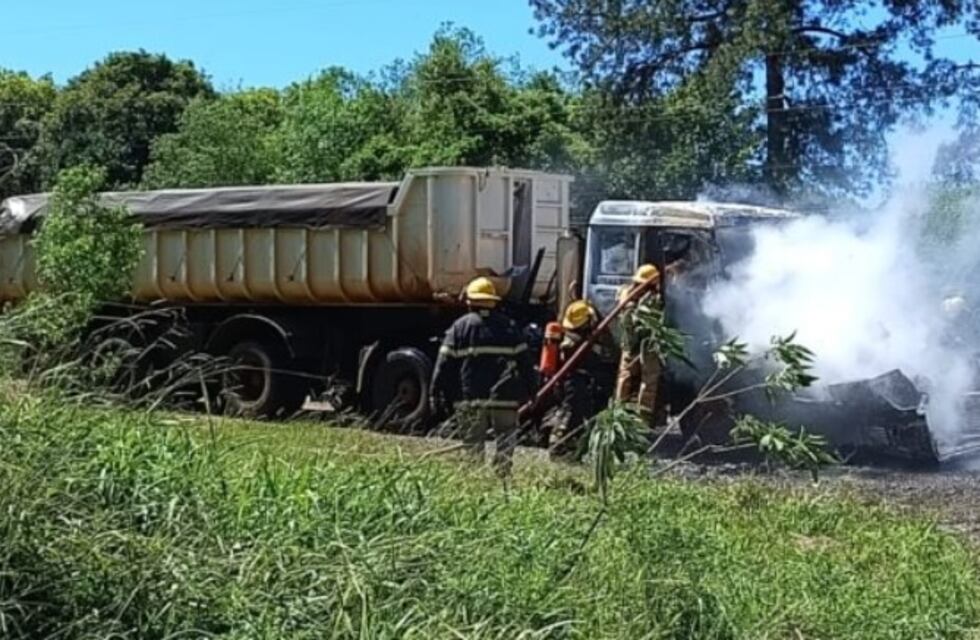 Un camión que se dirigía a Posadas se incendió en plena ruta