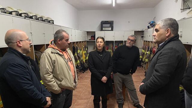 La diputada provincial Fernanda Bevilacqua visitó el cuartel de bomberos de Punta Alta.