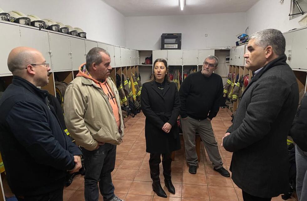 La diputada provincial Fernanda Bevilacqua visitó el cuartel de bomberos de Punta Alta