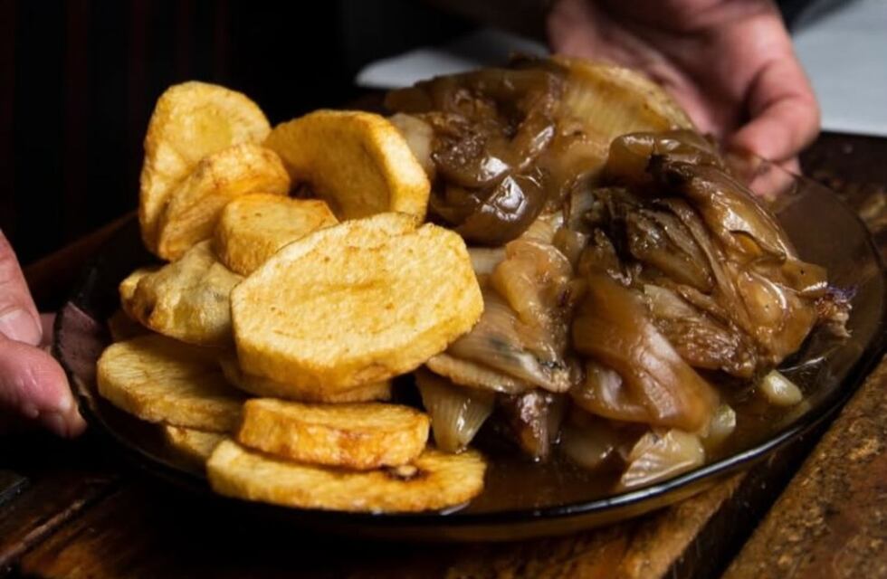 Pidió la especialidad de la casa, postre y bebida en un bodegón de Floresta: cuánto pagó
