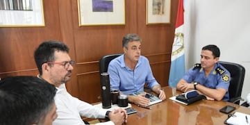 Reunión en intendencia con el Jefe de la URV, Hernán Ferrero y concejales por seguridad (Prensa Municipalidad de Rafaela)