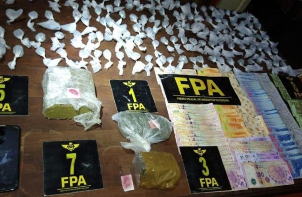 Cinco detenidos por venta de drogas en barrio Ampliación Cabildo