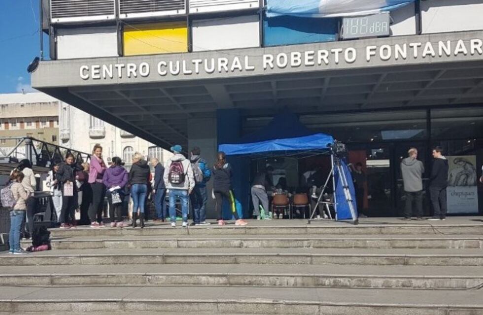 Abrieron una oficina móvil de Anses en la Plaza Montenegro por el cierre de la sede del centro