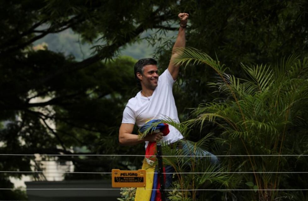 Venezuela: Leopoldo López llamó a seguir la "lucha" en la calle tras salir de la cárcel