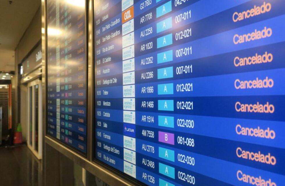 Por el paro, Aerolíneas Argentinas canceló todos sus vuelos del próximo lunes