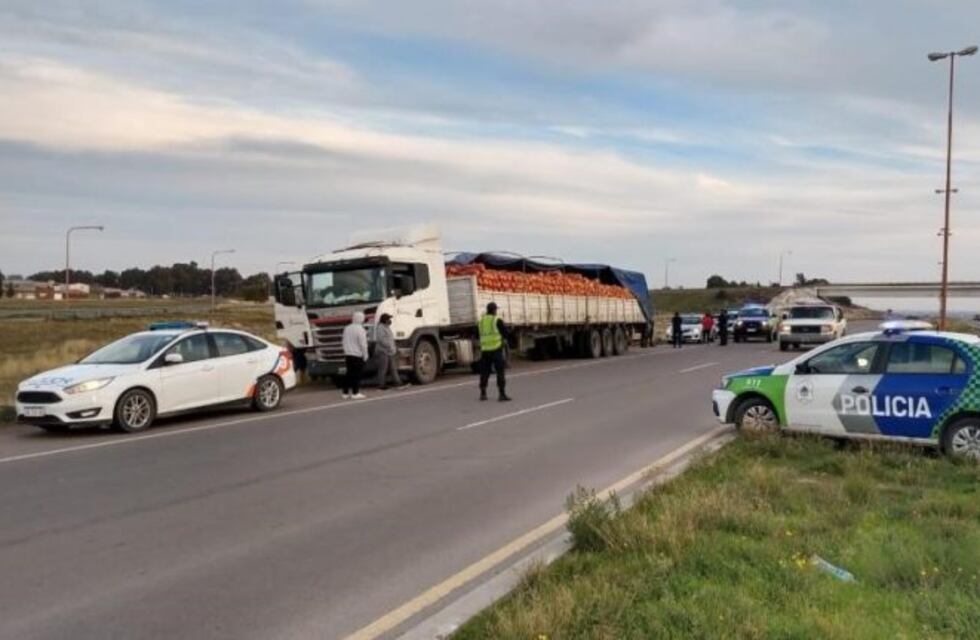 Detuvieron a un camión que llevaba a tres personas de manera clandestina dentro del acoplado