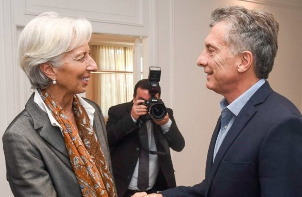 Además del FMI, el Gobierno negocia un paquete de crédito con otros tres bancos