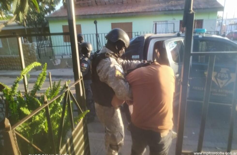 El padre "cayó" con una potente droga, dos días después, el hijo fue apresado con lo mismo