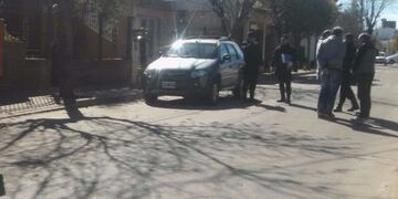 Robaron dos camionetas de una concesionaria