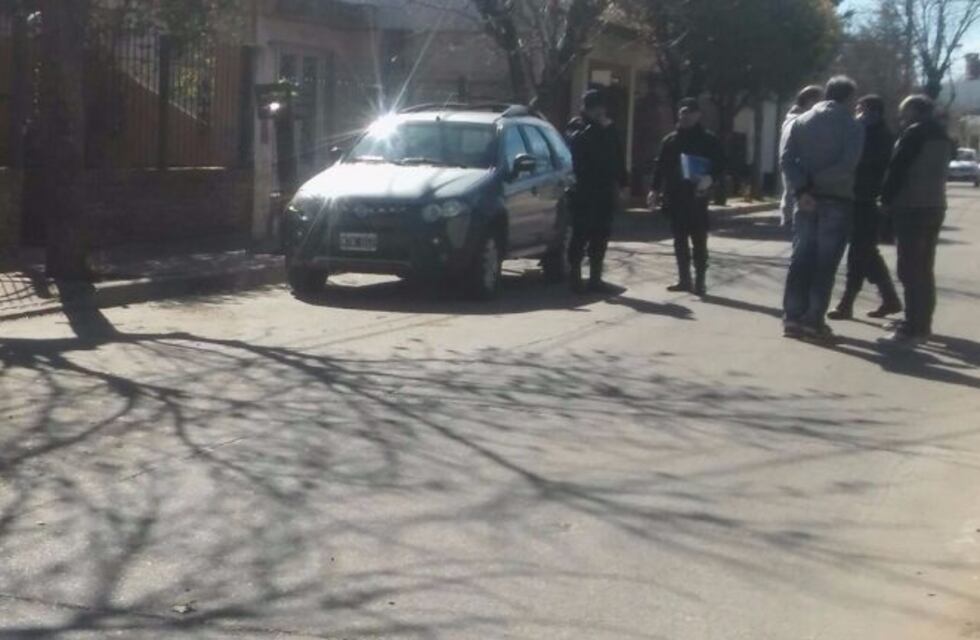 Robaron dos camionetas de una concesionaria