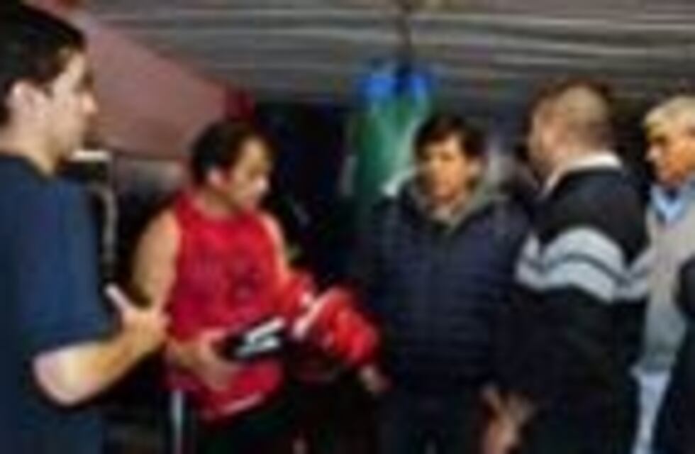 Entregaron elementos para boxeadores de la ciudad