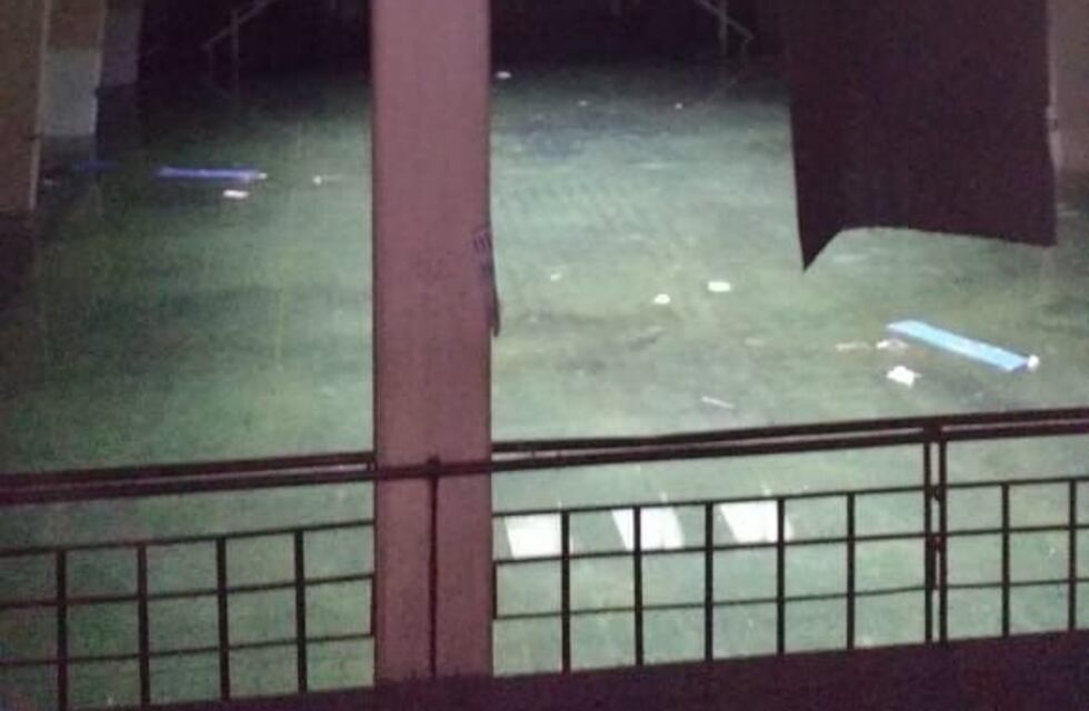 Una escuela platense está sin luz hace más de tres semanas luego de haber sido inundada por el temporal