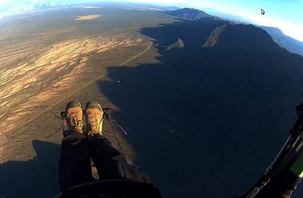 Continua la búsqueda del parapentista santafesino