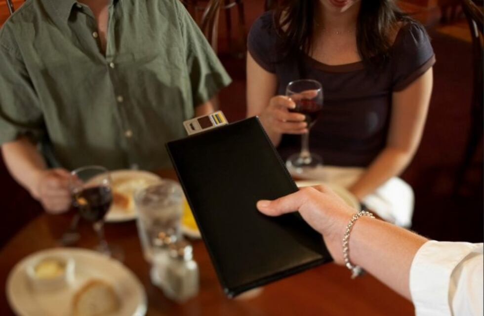 En Cosquín: comió, rompió la puerta, se fue sin pagar y fue apresado