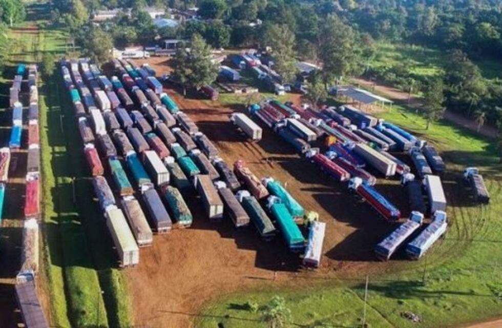Unos 150 camiones con papa y cebolla para Brasil parados en Misiones