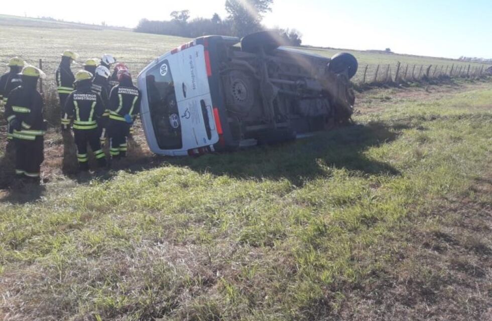 Murió el conductor de un mini bus cuando chocó de frente con un camión
