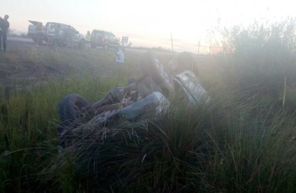 Dos menores y una mujer embarazada perdieron la vida tras el vuelco de una camioneta