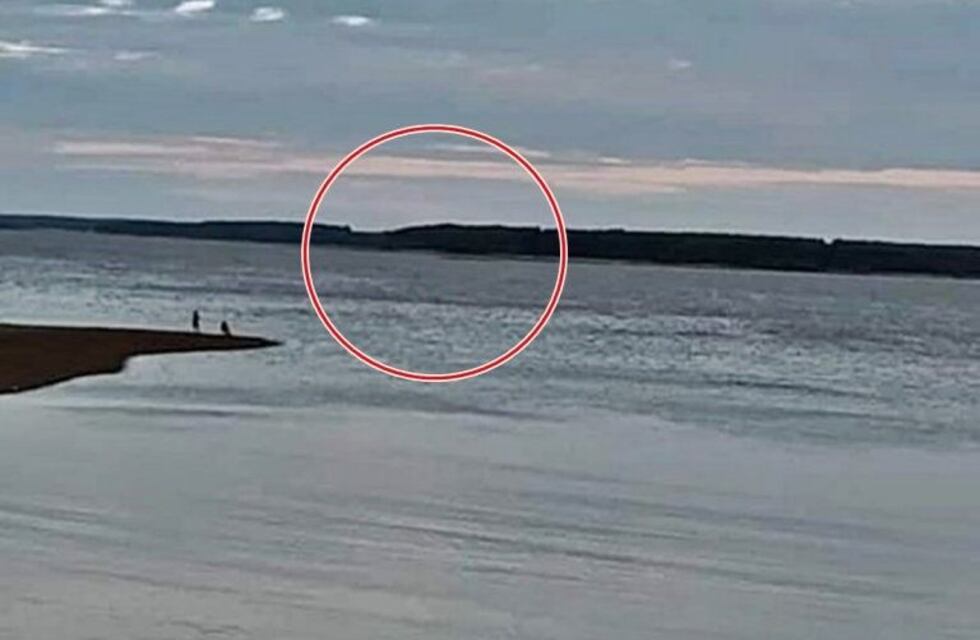 Dos chicas eran arrastradas lago adentro y fueron rescatadas por los guardavidas