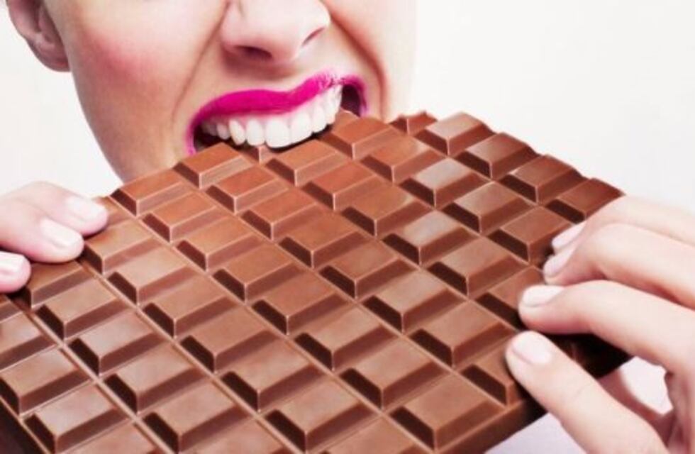 Un estudio confirmó que comer chocolate y tomar vino ayudan a vivir más tiempo