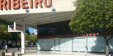 Empleados de Ribeiro Arroyito ante el cierre de la sucursal