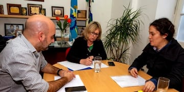 Artero firmó un convenio de subsidio de energía para familias sin conexión domiciliaria de gas natural\u002E