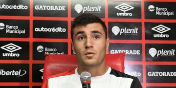 El juvenil habló en conferencia tras la práctica matutina\u002E (Federico Rosolani)