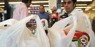 Chau a las bolsas de plástico en los súper e hipermercados de Godoy Cruz