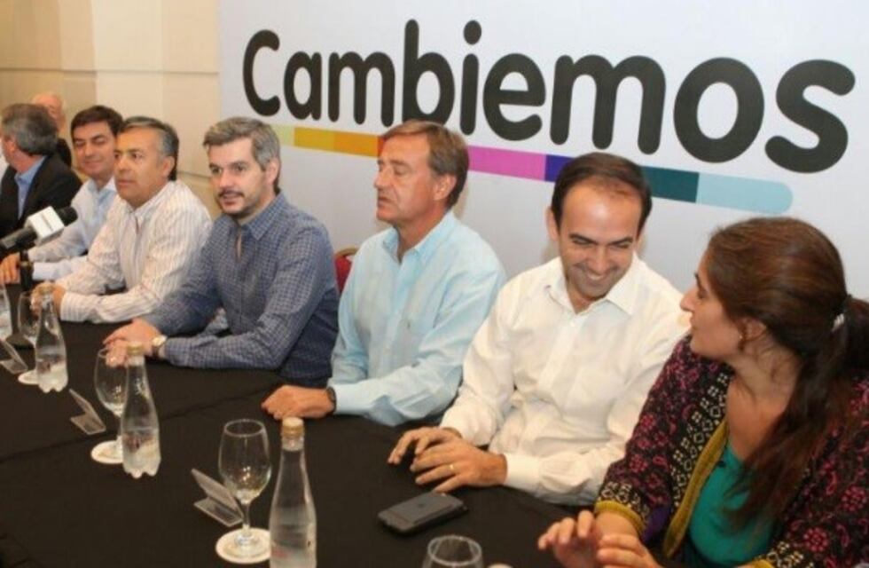 Cornejo evitó decir si desdoblará las elecciones