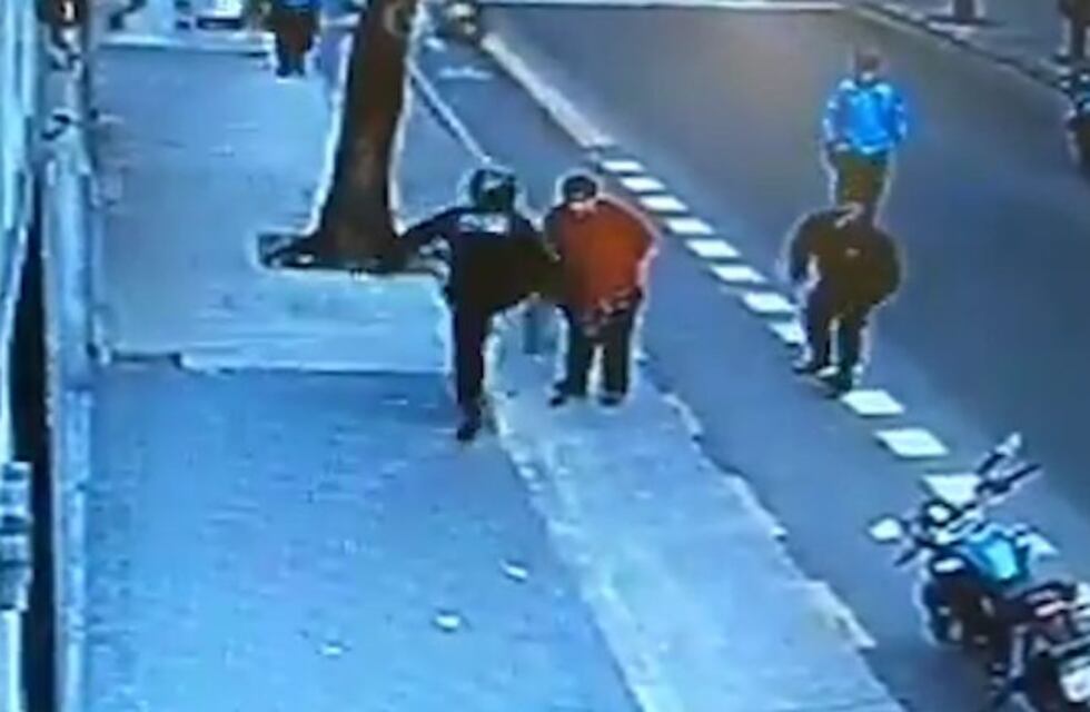 Procesaron sin prisión preventiva al policía que mató a un hombre de una patada en el pecho