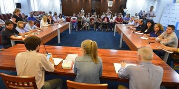 Siguen las negociaciones por el arranque de clases\u002E (Web)