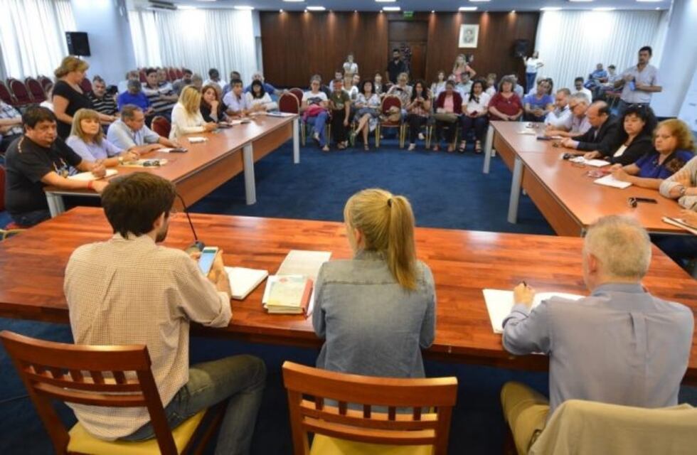 Siguen las negociaciones por el arranque de clases