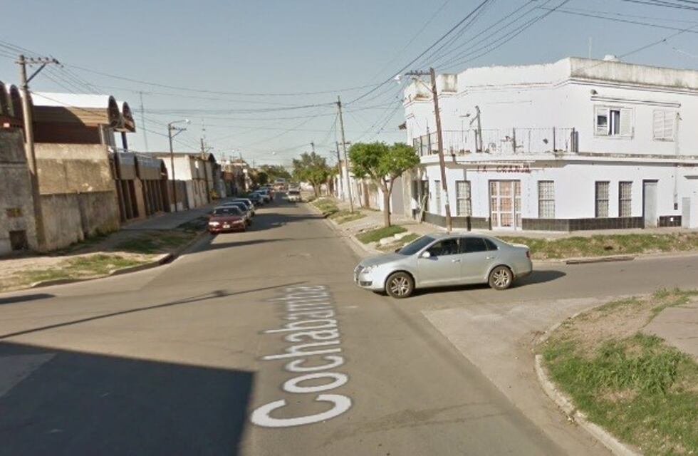 Dos delincuentes atracaron con su moto a un menor y a punta de cuchillo le robaron el celular