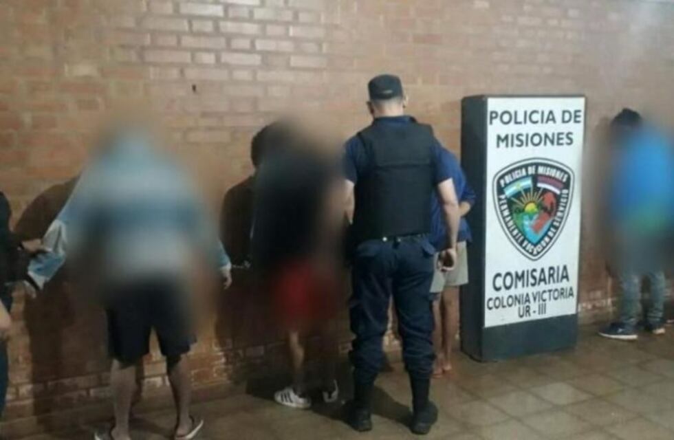 La policía detuvo a cinco personas por causar desorden en la vía pública