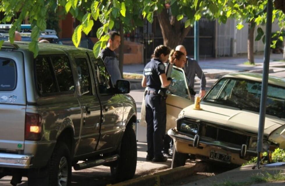 Sufrió un paro cardíaco, chocó y falleció