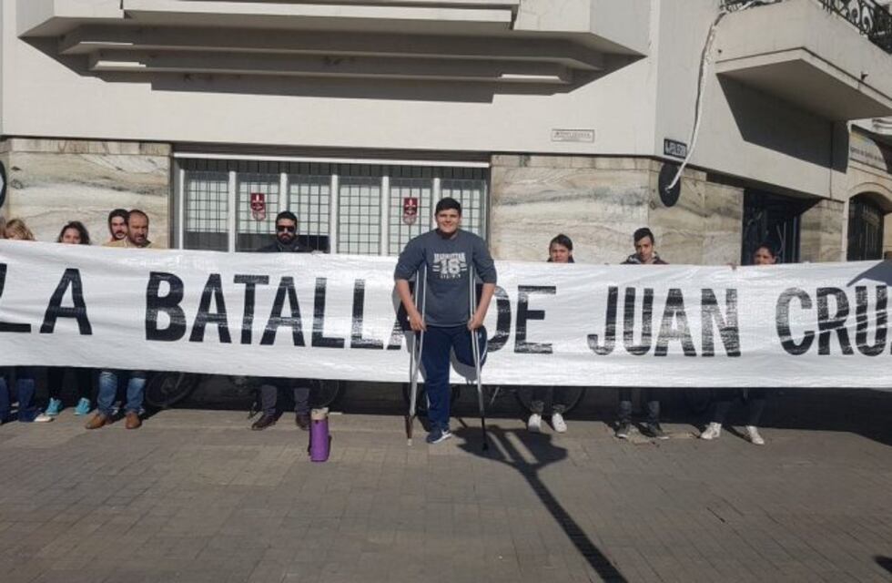 Piden resarcimiento para el chico que perdió una pierna tras ser arrollado por la policía