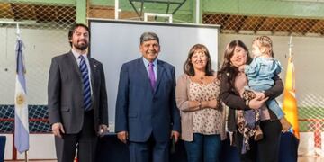 Juan Carlos Arcando entregó viviendas