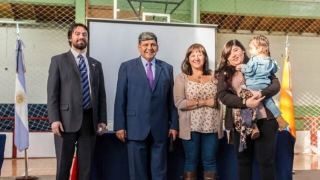 Juan Carlos Arcando entregó viviendas