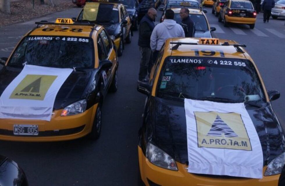 Diego Vázquez: "Nos sorprende que Cornejo se haya arrodillado ante Uber"