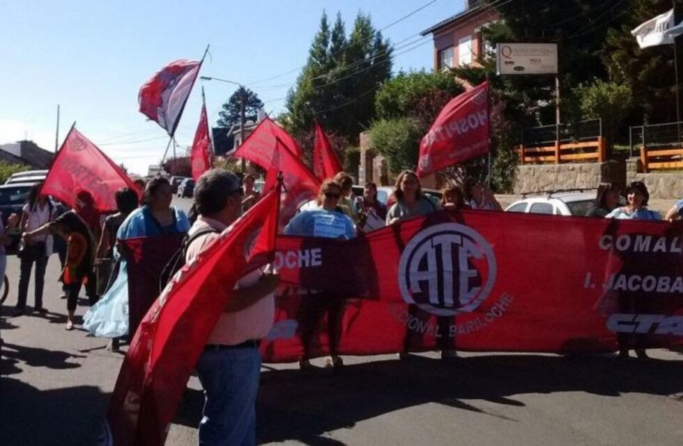Estatales pararon y protestaron en Bariloche por un aumento