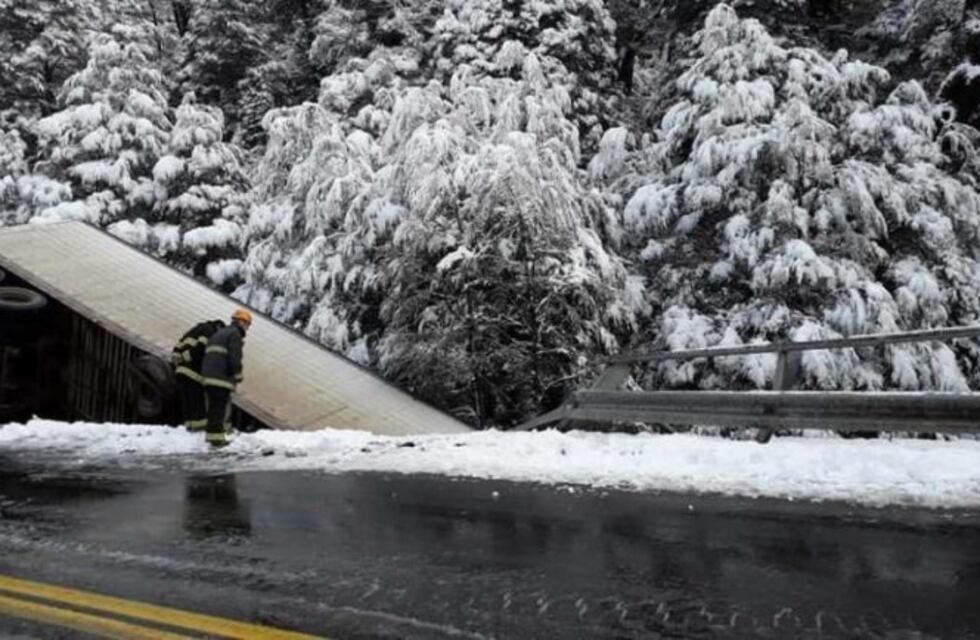 Samoré: un camión despistó y cayó por el puente del paso a Chile