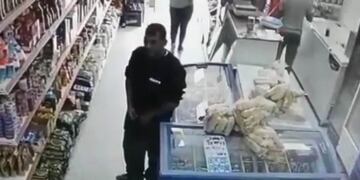 Se masturbaba frente a niñas y fue detenido