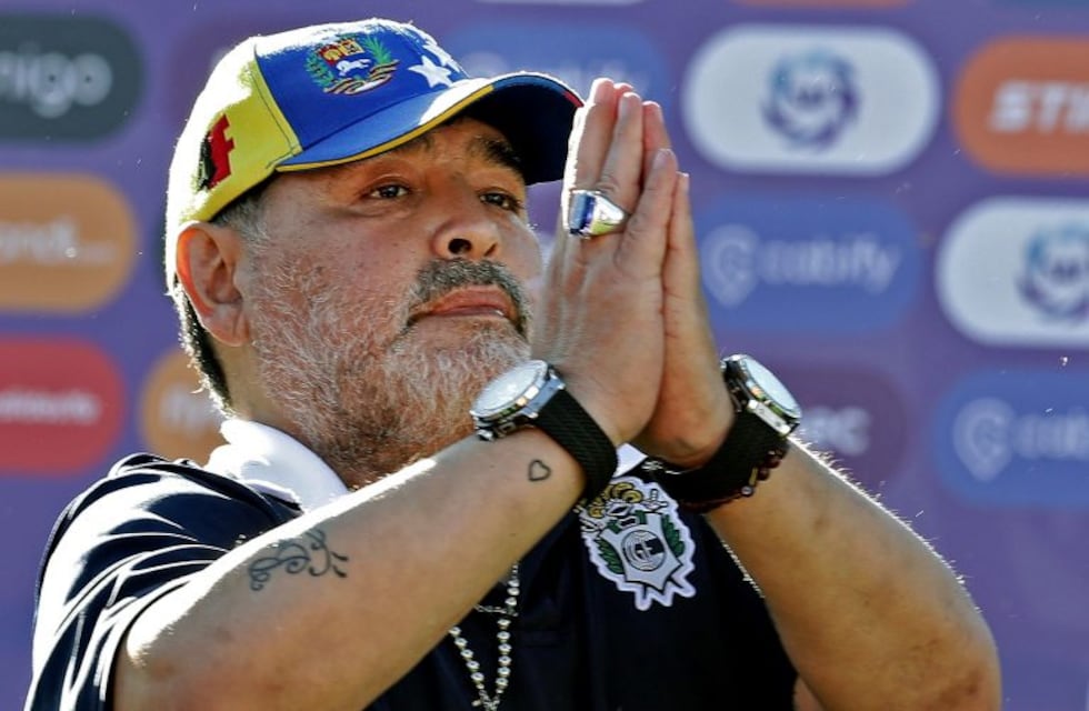 Agustina Cosachov habría falsificado un certificado médico de Diego Maradona: el documento
