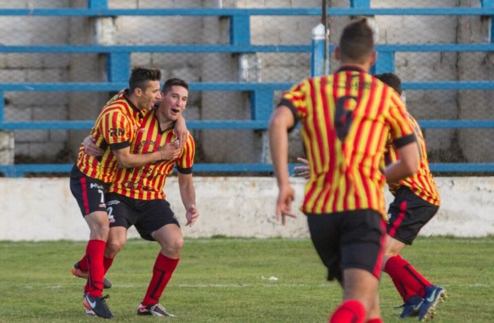 Cruz del Sur se quedó con el clásico y pasó a la final del Apertura