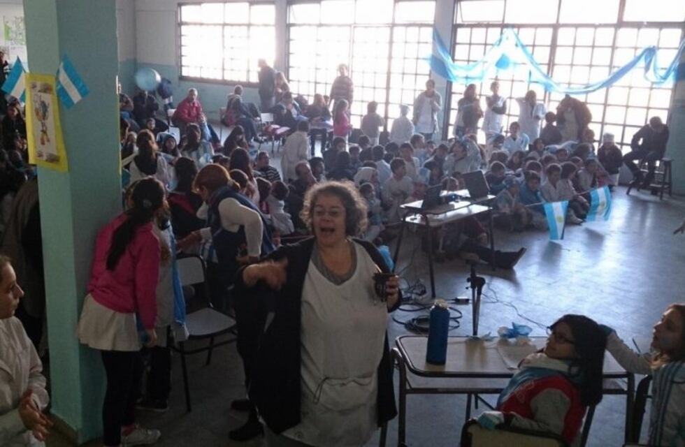 Santa Fe autoriza a las escuelas a pasar los partidos de Argentina en horario de clase