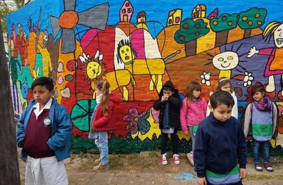 Quijotitos: chicos azuleños pintaron un mural de Don Quijote