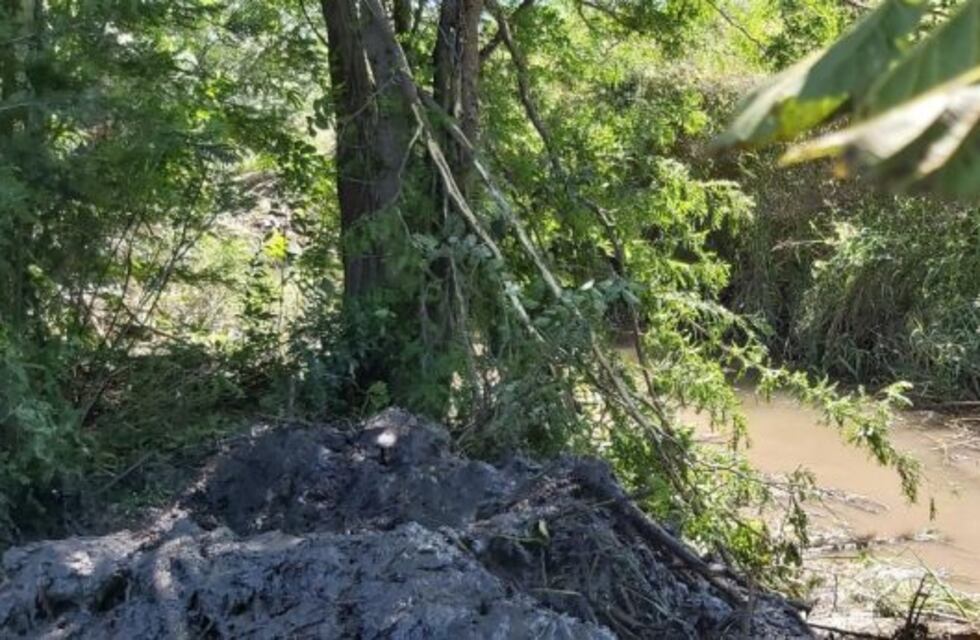 Continúa la limpieza del canal El Salitre de Jesús María