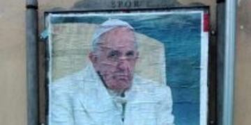 afiche contra francisco en Roma