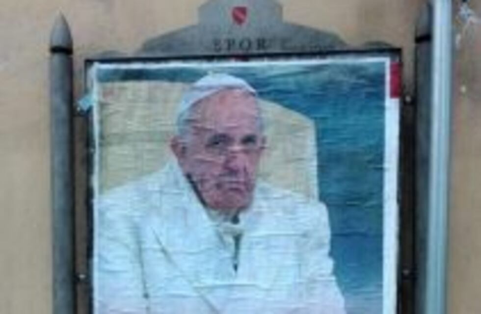 Afiches anónimos contra el Papa Francisco en Roma