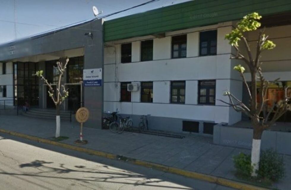 Fue detenida en cercanías de la Terminal de Ómnibus con un revólver, pastillas y marihuana