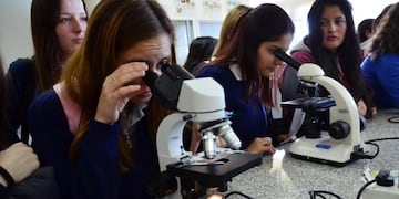 Universidad Nacional de Río Negro muestra su curricula académica a alumnos de secundaria (Marcelo Ochoa)